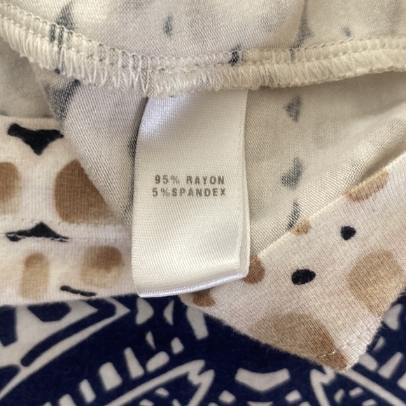 ST. John geometric split sleeve shirt sleeve white, tan, black blouse - Picture 6 of 7